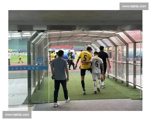 罗萨补时双响!广州豹 2-2 绝平陕西,冲超悬念延续 罗萨补时双响!广州豹 2-2 绝平陕西,冲超悬念延续